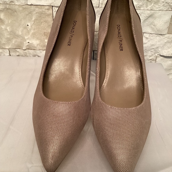 Donald J Pliner Flory kitten heel pumps - Picture 8 of 8